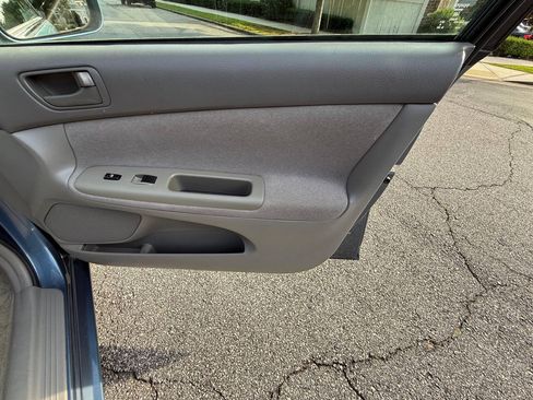 Used 2002 Toyota Camry LE FWD image 7