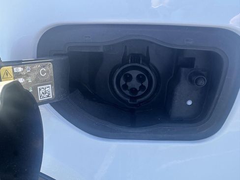 Used 2024 Jeep Grand Cherokee Limited 4xe image 11