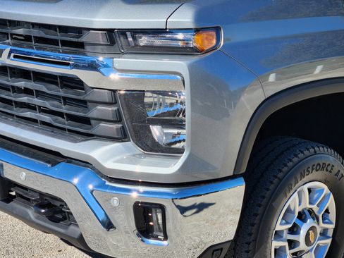 Certified 2025 Chevrolet Silverado 2500 LT w/ Texas Edition image 9