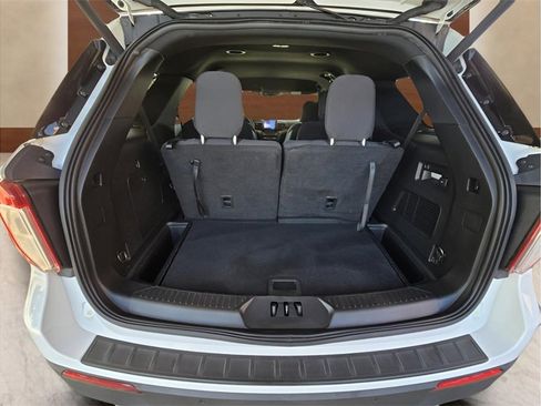 Used 2020 Ford Explorer XLT image 24