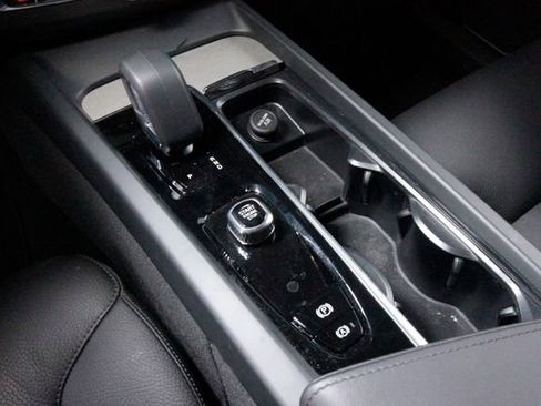 Certified 2025 Volvo XC60 B5 Plus AWD/4WD image 12