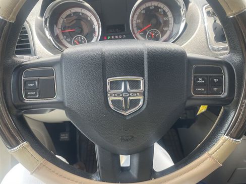 Used 2012 Dodge Grand Caravan American Value Package FWD image 6