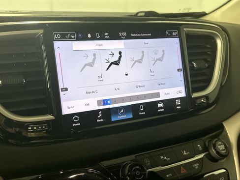 Used 2024 Chrysler Pacifica Touring-L FWD image 28