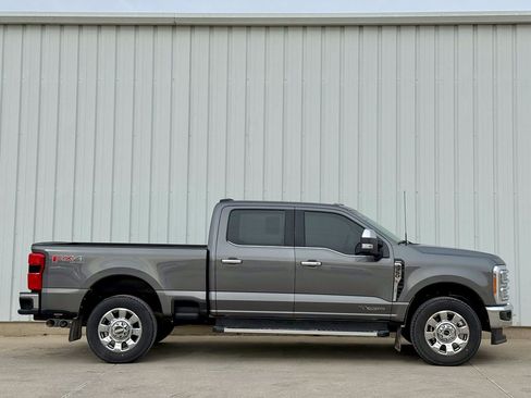 Used 2023 Ford F350 Lariat w/ Chrome Package image 6