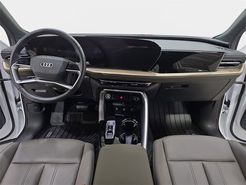 Certified 2025 Audi Q5 2.0T Premium Plus w/ Premium Plus image 10