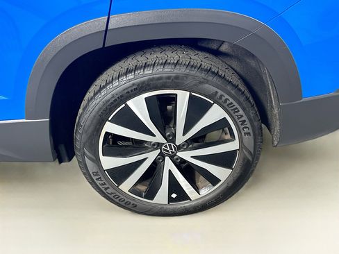 Used 2023 Volkswagen Taos SE image 11