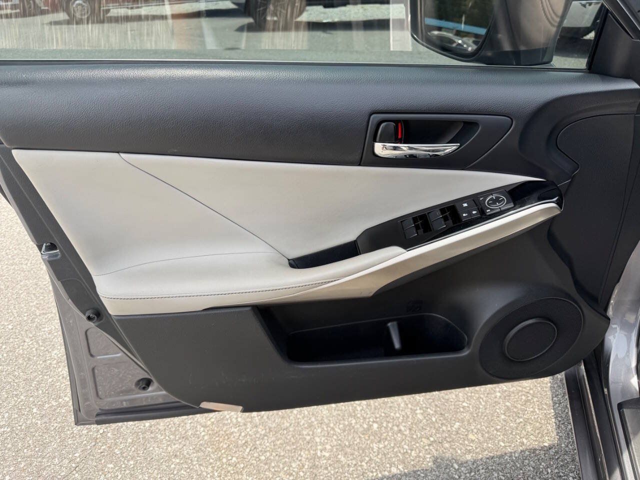 Used 2015 Lexus IS 250 w/ Navigation System Package RWD image 9