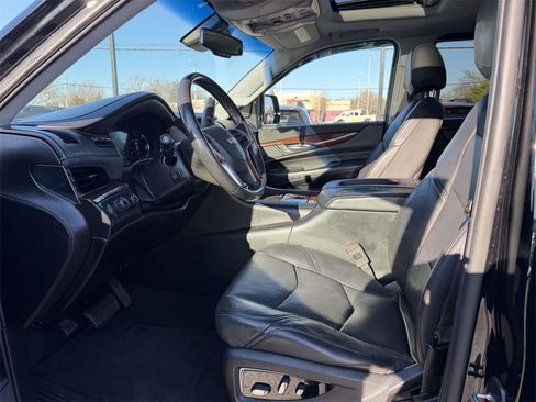 Used 2016 Cadillac Escalade Luxury image 17