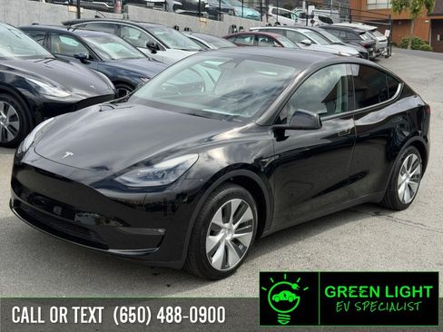 Used 2023 Tesla Model Y Long Range AWD/4WD image 1