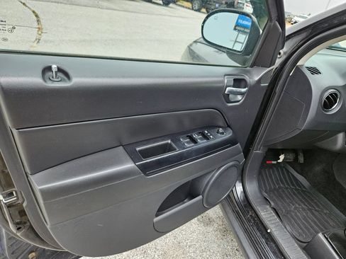 Used 2012 Jeep Compass Sport AWD/4WD image 17