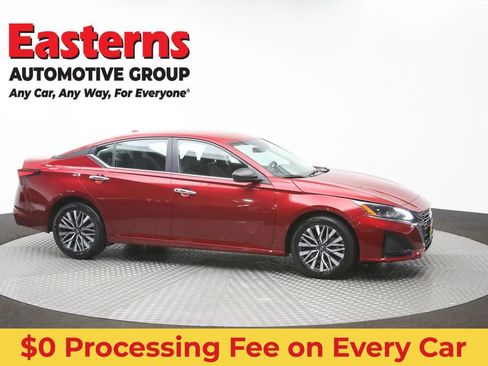 Used 2025 Nissan Altima 2.5 SV FWD image 46