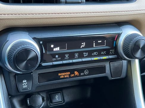 Certified 2021 Toyota RAV4 LE FWD image 21