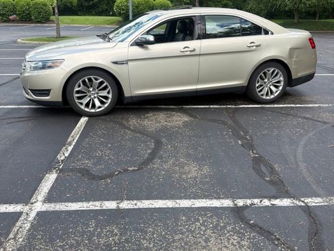 Used 2017 Ford Taurus Limited FWD image 16