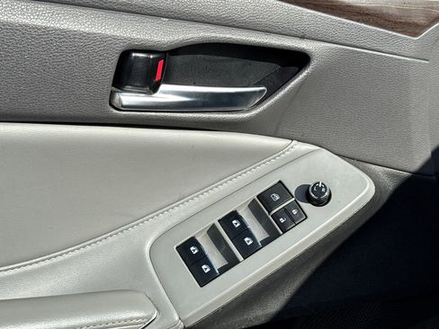 Used 2019 Toyota Avalon XLE w/ Moonroof Package image 10