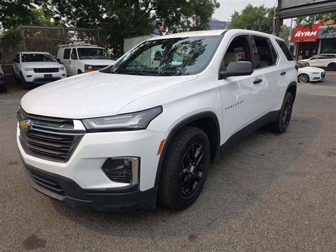 Used 2023 Chevrolet Traverse LS FWD image 6