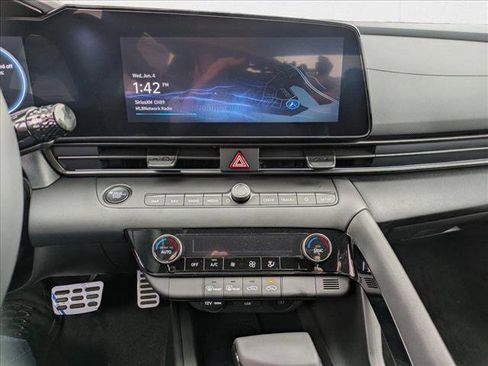 New 2025 Hyundai Elantra SEL image 11