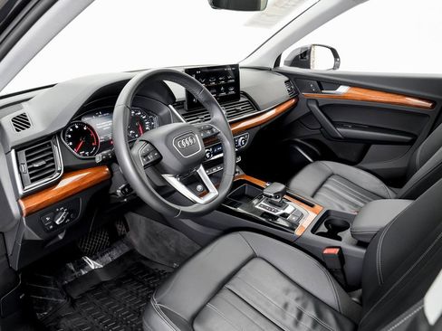 Used 2023 Audi Q5 2.0T Premium w/ Convenience Package image 4