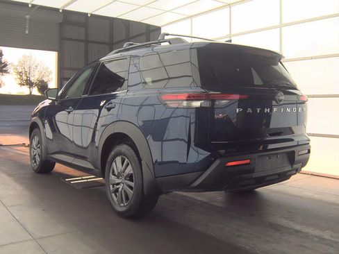 Used 2025 Nissan Pathfinder SV FWD image 8