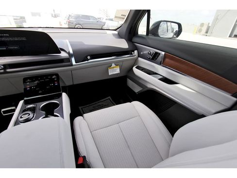 New 2026 Cadillac Vistiq Luxury image 10