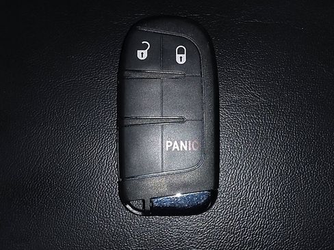 Used 2021 Jeep Compass Latitude FWD image 32