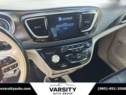 Used 2018 Chrysler Pacifica Limited w/ Advanced Safetytec Group FWD image 7