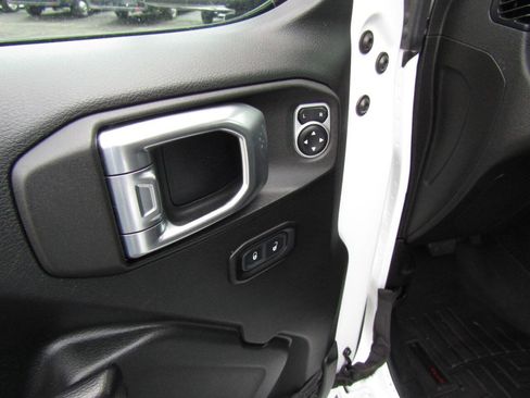 Used 2018 Jeep Wrangler Rubicon w/ Cold Weather Group AWD/4WD image 22