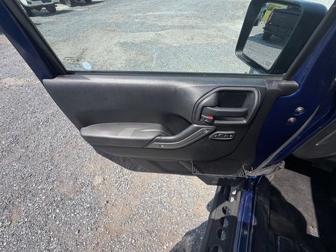 Used 2013 Jeep Wrangler Sport AWD/4WD image 4