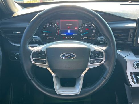 Used 2022 Ford Explorer XLT image 24