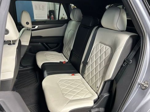 Used 2024 Volkswagen Atlas Cross Sport SEL Premium R-Line AWD/4WD image 35