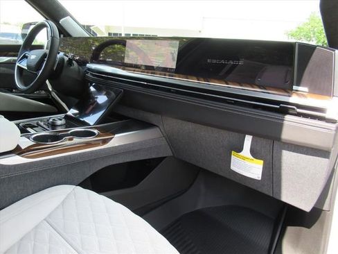 New 2026 Cadillac Escalade ESV Platinum Sport AWD/4WD image 10