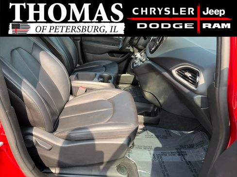 Used 2025 Chrysler Pacifica Select FWD image 27