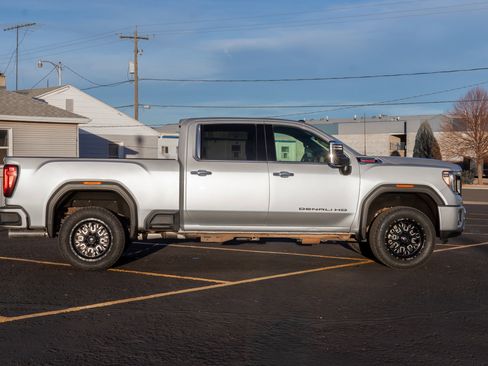 Used 2020 GMC Sierra 2500 Denali w/ Denali Ultimate Package AWD/4WD image 2