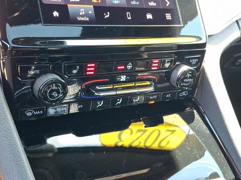 Certified 2023 Jeep Grand Cherokee Altitude AWD/4WD image 16