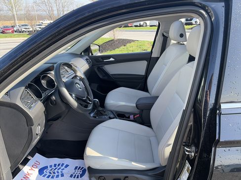 Used 2021 Volkswagen Tiguan SE image 20