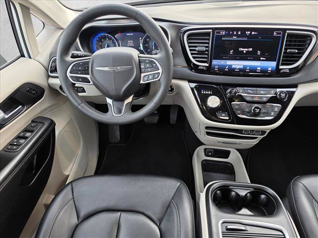 Used 2024 Chrysler Pacifica Touring-L FWD image 21
