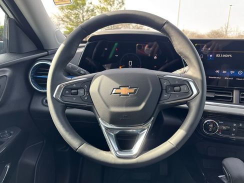 Used 2025 Chevrolet Trax LT w/ Driver Confidence Package image 23