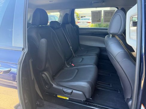 Used 2026 Kia Carnival FWD image 42