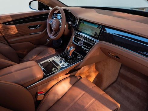 Used 2025 Bentley Flying Spur Plug-In Hybrid AWD/4WD image 2