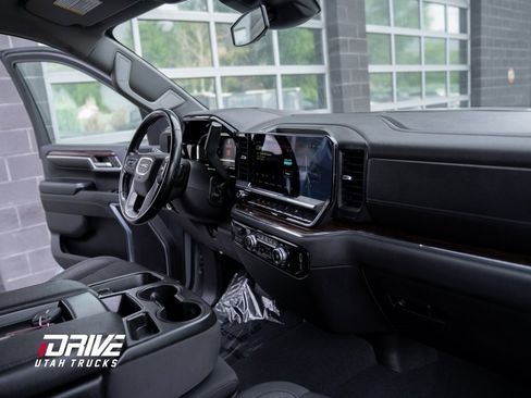 Used 2024 GMC Sierra 1500 SLE image 20