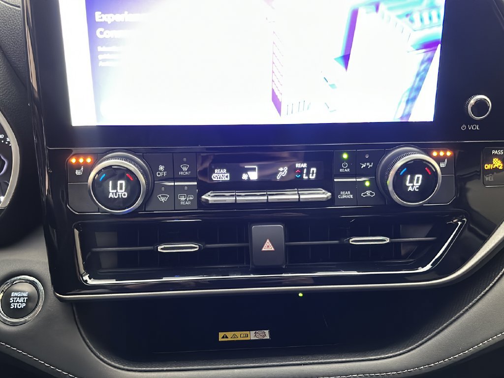 Used 2023 Toyota Highlander XLE AWD/4WD image 34