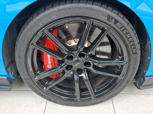 Used 2022 Ford Mustang Shelby GT500 w/ Technology Package RWD image 8