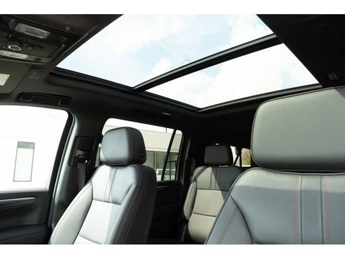 Used 2025 Chevrolet Suburban RST w/ Comfort Package image 16