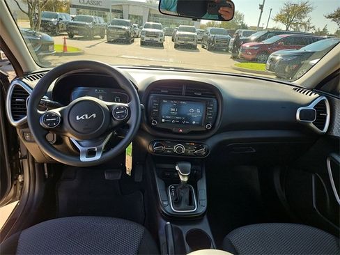 Used 2024 Kia Soul LX w/ LX Technology Package image 18