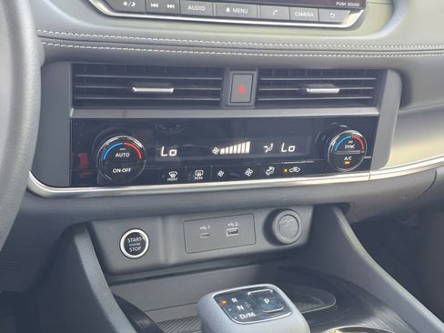 Used 2023 Nissan Rogue SV image 24