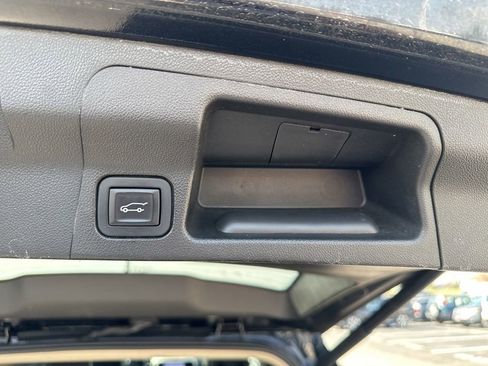 Used 2017 GMC Acadia Denali w/ Technology Package image 11