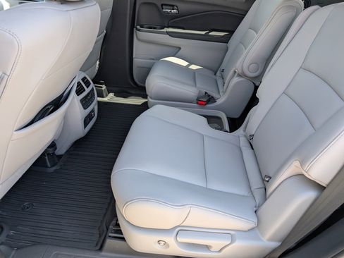 Used 2022 Honda Pilot Touring image 10