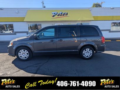 Used 2018 Dodge Grand Caravan SE w/ UConnect Hands-Free Group