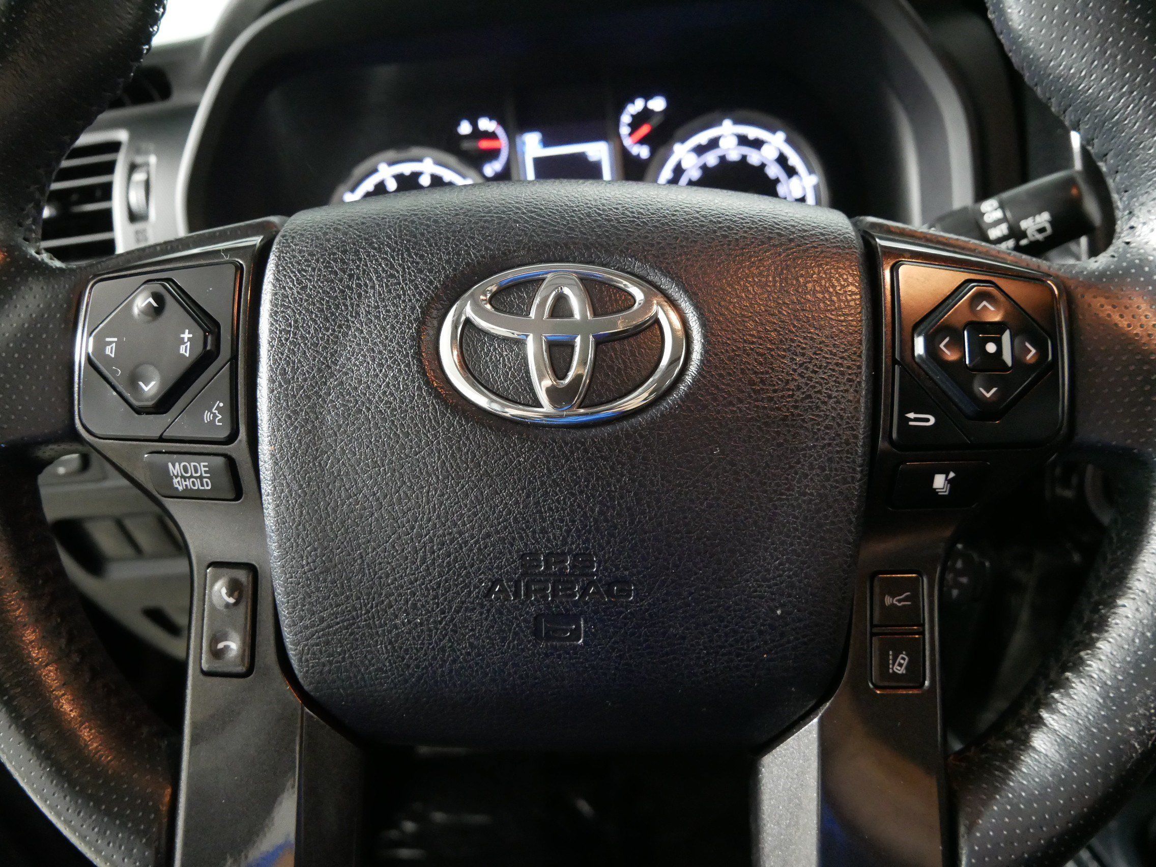 Used 2022 Toyota 4Runner TRD Off-Road Premium w/ TRD Black Wheel Package (TMS) AWD/4WD image 25