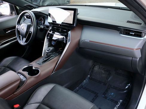 Used 2021 Toyota Venza Limited image 37