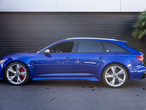 Used 2023 Audi RS 6 w/ Executive Package image 2